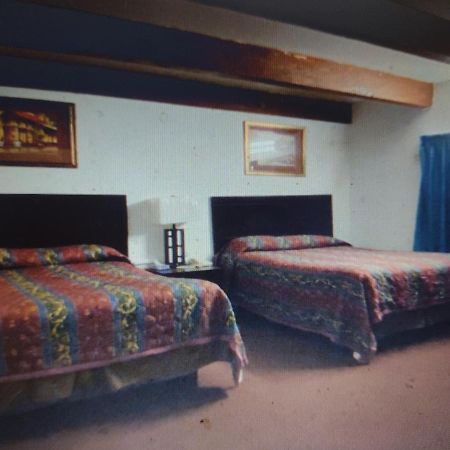 Budget Inn & Suites -Super-Ice Cold Spotless Rooms- Door-To-Door Lit Parking & Lowest Price Plus Hbo Max,Spanish Tv, Internet Free!! Freer Exteriör bild