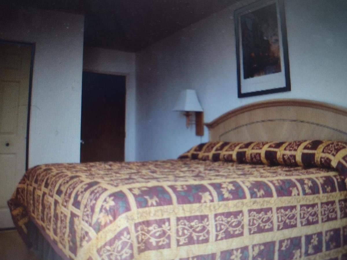 Budget Inn & Suites -Super-Ice Cold Spotless Rooms- Door-To-Door Lit Parking & Lowest Price Plus Hbo Max,Spanish Tv, Internet Free!! Freer Exteriör bild