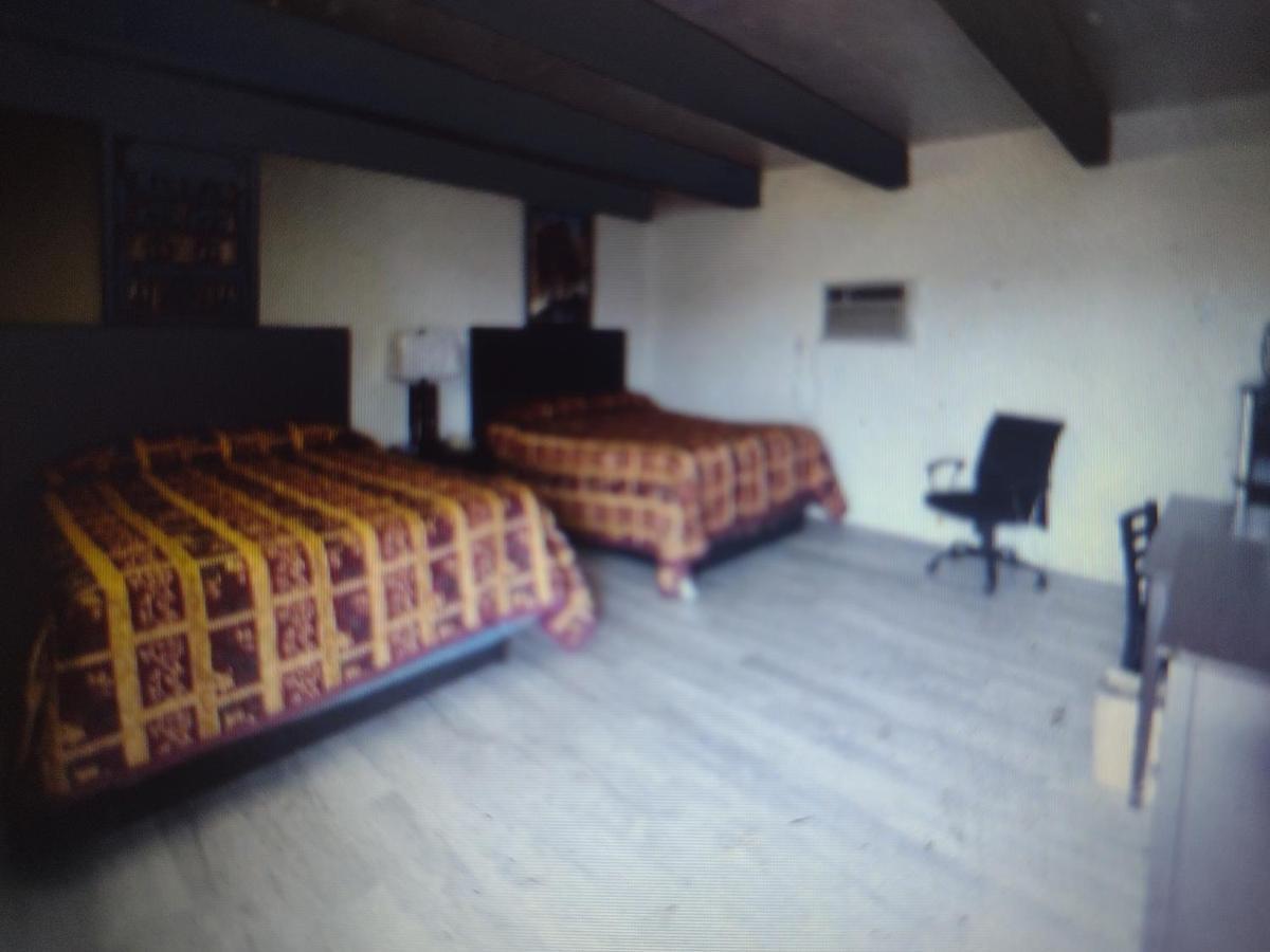 Budget Inn & Suites -Super-Ice Cold Spotless Rooms- Door-To-Door Lit Parking & Lowest Price Plus Hbo Max,Spanish Tv, Internet Free!! Freer Exteriör bild